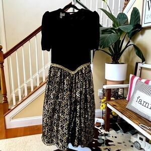 Scott McClintock black velvet top gold lace sweetheart dress vtg